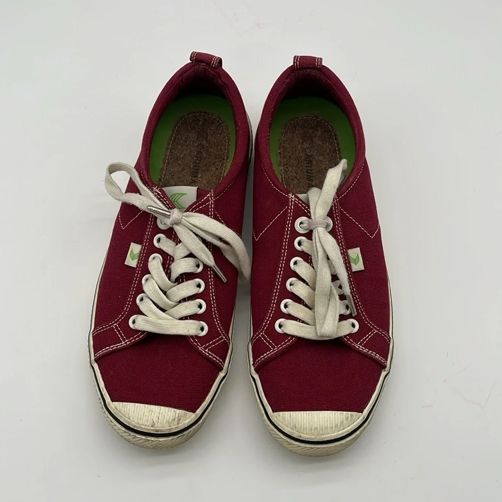 Cariuma OCA Low Red Canvas Lace Up Sneakers Women's Size 8.5 BLEMISH